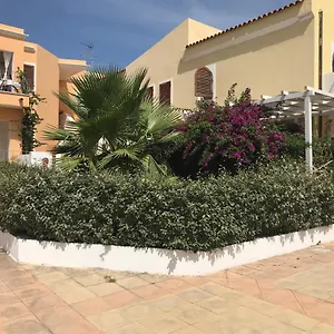 https://appartamento-nel-residence-lu-brandali.in-sardinia.net